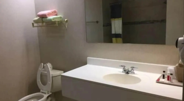 Четырёхместный номер Standard Pleasant Stay Inn & Suites