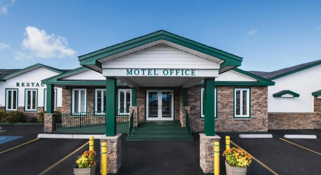 Shallow Bay Motel & Cabins, Rezerwuj Motel Hotele w Nowa Fundlandia i Labrador z basenem, Basen