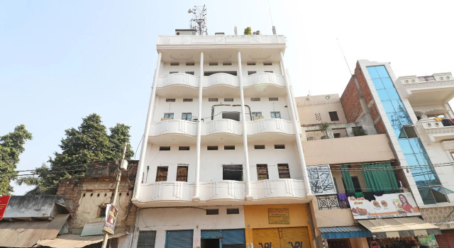 OYO 22703 Jee's Stay