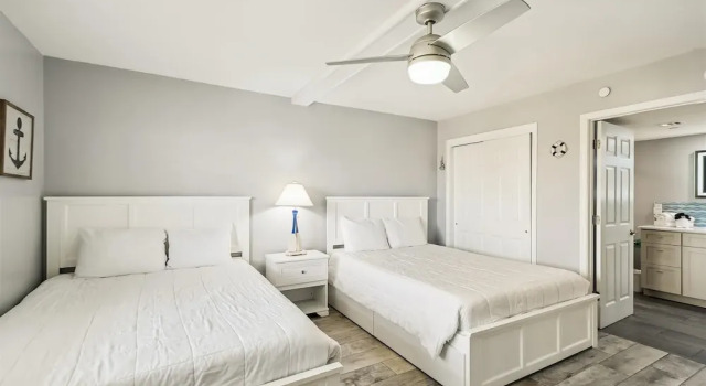 Surf Dweller 610 is a Stunning Gulf Front 2 BR - sleep 6 by RedAwning, Book Lejlighed Fort Walton Beach Emerald Coast