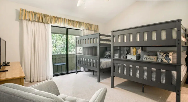 Wonderful Home Close to Everything W/shared Pool, Free Wifi, Central AC