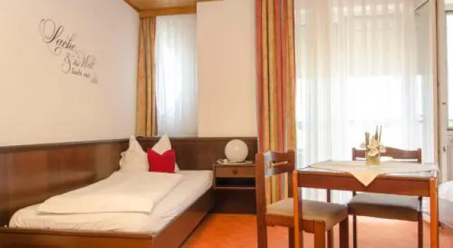 Gästehaus Schmidt, Book Hotel Podersdorf am See 
