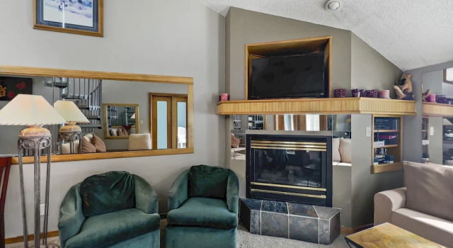Pet Friendly Ski-In Ski-Out Right By The Lift and Golf Course - FP310 by Redawning, Забронировать Апартаменты/квартира Отели Коппер-Маунтин с парковкой, Парковка