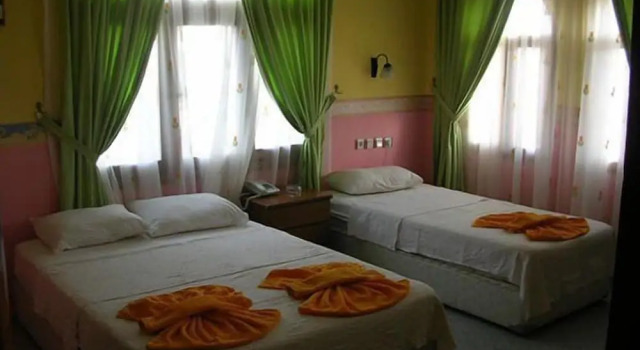 Трёхместный номер Standard с балконом Besik Hotel