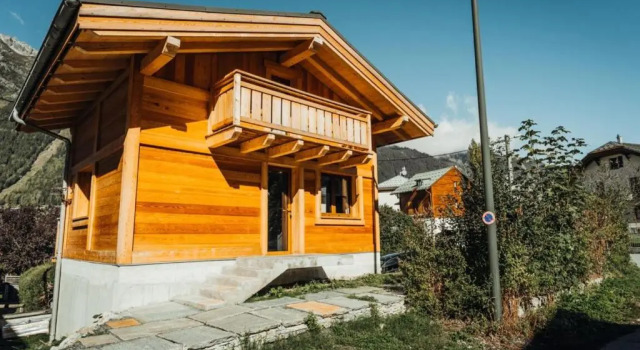 Шале Chalet with mountain view and 2 min walk from the city center