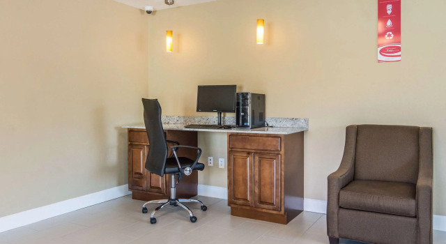Econo Lodge Inn & Suites North Little Rock near Riverfront, Забронировать Отель Литтлрок Арканзас, рядом с Театр Рона Робинсона
