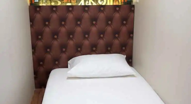 FixOn Capsule Hotel