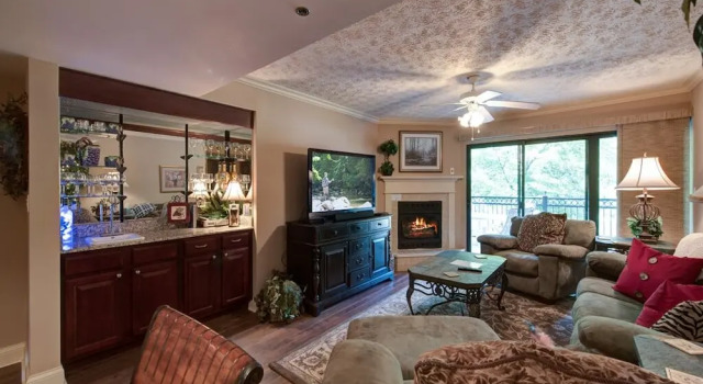 Roaring Romance - Two Bedroom Condo