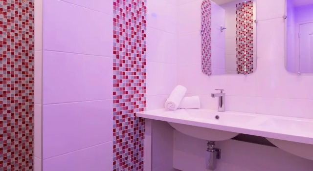 Четырёхместный семейный номер Standard Hôtel Restaurant Les Coquelicots, The Originals Relais
