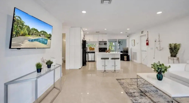 Casa Lago 3 Bedroom Home by Redawning, Забронировать Отель Дания-Бич Broward County