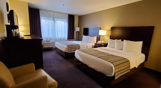 Четырёхместный номер Standard Country Inn & Suites by Radisson, Bend, OR