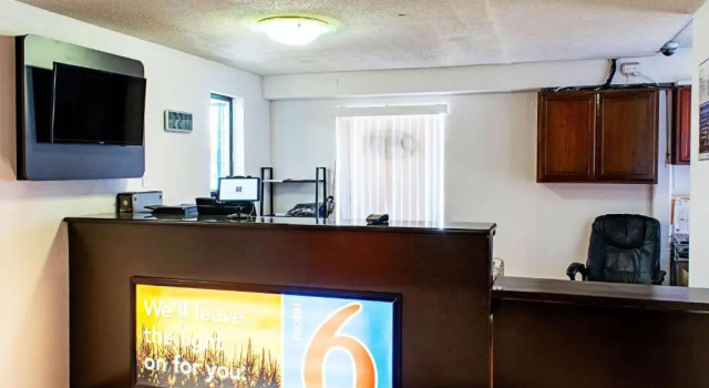 Motel 6-Cincinnati, OH, Buchen Sie Motel Sharonville 