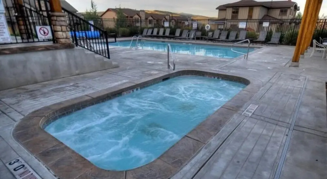 5410 Cross Country Mountain Ski Getaway With Hot Tub & Pool! 5 Bedroom Home by RedAwning, Varaa Lomakoti Park City 
