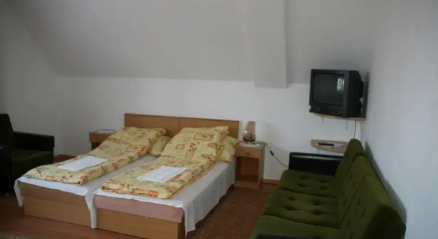 Parton Hotel & Bowling, Забронировать Отель Отели Тисакечке с парковкой, Парковка