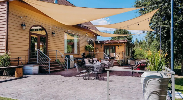 Коттедж 8-acre Big House Lodge in Cle Elum w/ Hot Tub