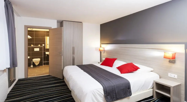 Трёхместный номер Comfort The Originals City, Marne-la-Vallée Est, Meaux ,GLASSY HOTEL