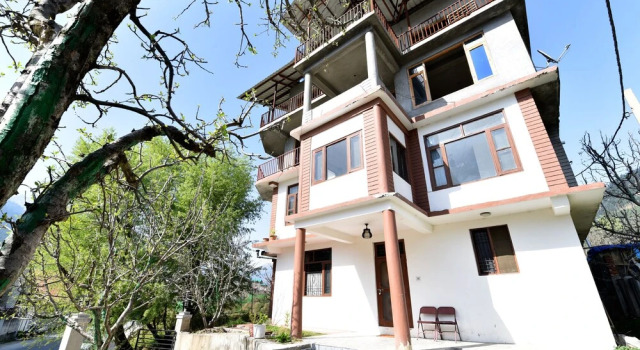 OYO 13337 Home Valley View 2BHK Naggar Road, Забронировать Отель Йагацух штат Химачал-Прадеш