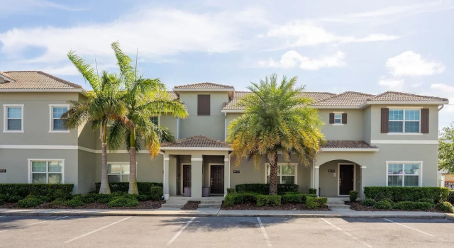 Relax Near Disney 4BR Home With Pool, Varaa Hotelli Kissimmee Kissimmee