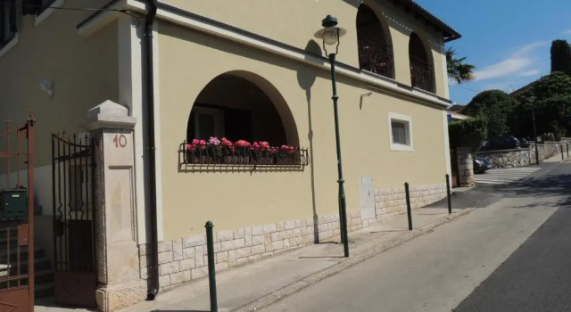 Apartments & Rooms Chiara