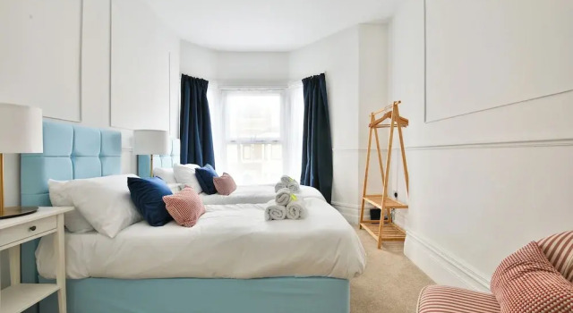 Beautifully Designed 2 Bed Apartment, Забронировать Апартаменты/квартира Кардифф Гламорган, рядом с Торговый центр "Кэпитол"