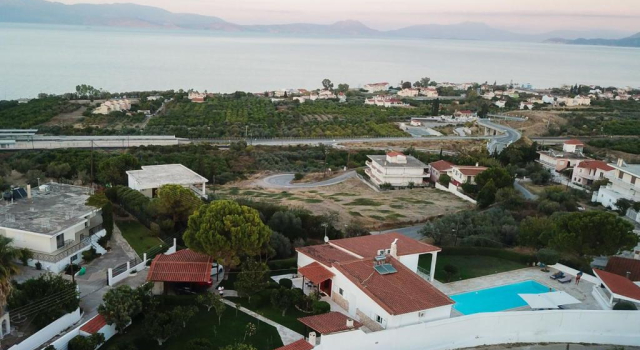 Коттедж с 4 комнатами Melias Villa