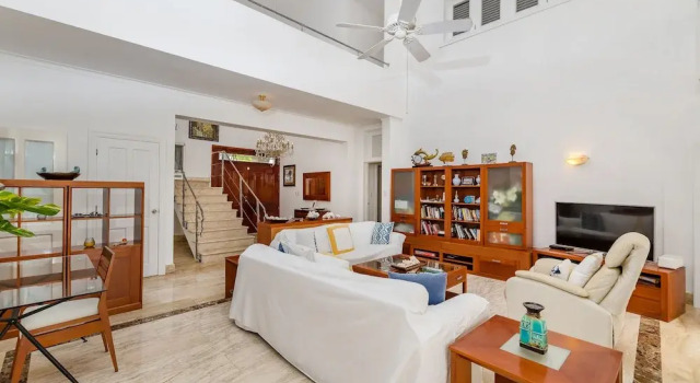5-star villa near Playa Blanca Beach, Book Villa Hoteller i Veron med parkering, Parkering