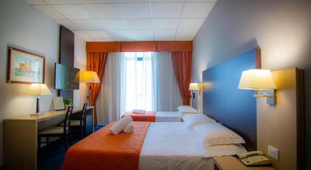 Трёхместный номер Economy с балконом Tuscany Inn