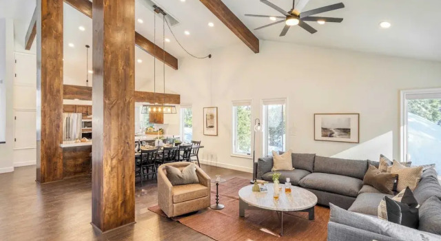 Explorer by Avantstay Close to Slopes! Game Room, Guest Suite, Hot Tub, Prenota Affittacamere Alpine Meadows Squaw Valley