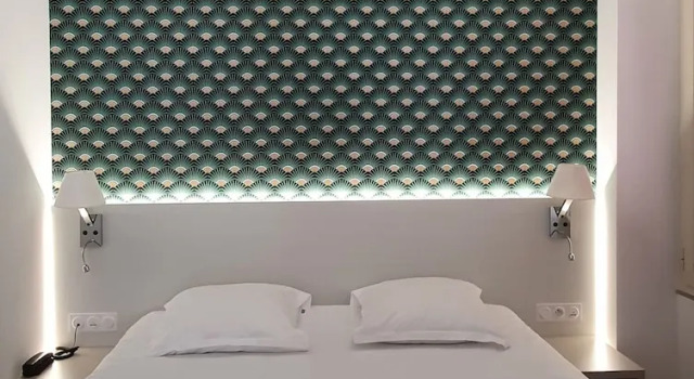 Четырёхместный семейный номер Standard с балконом и с красивым видом из окна Hôtel Bella Vista