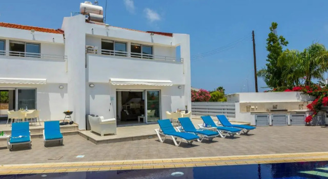 Azure Luxury Pool Villa, Забронировать Вилла Отели Протарас с парковкой, рядом с Пляж Вызакия, Парковка