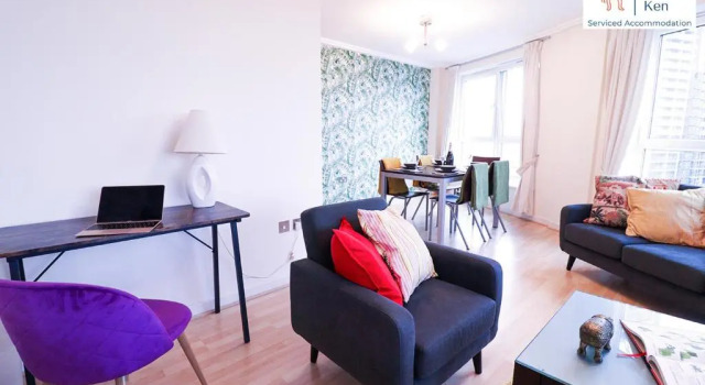 GREAT VALUE, 2 Bedroom Penthouse Apt at Angel & Ken Serviced Accommodation Woking, Забронировать Отель Отели Суррей с парковкой, Парковка