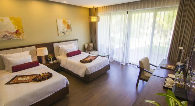 Двухместный люкс Huong Phong Ho Coc Beach Resort