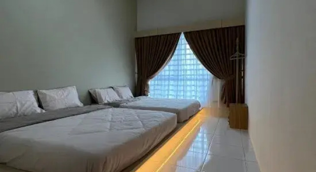 Люкс PoloStay Landed House 4 Room for 10 pax