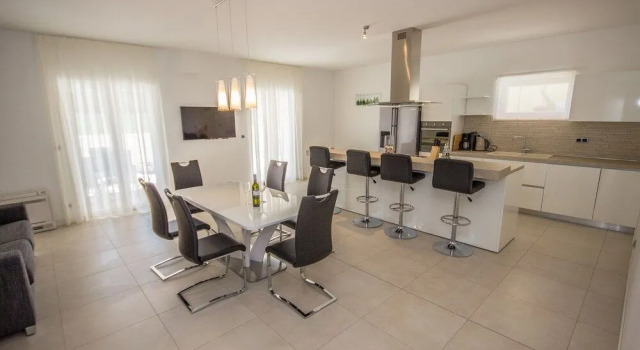 Villa Relax, Rezerwuj Willa Hotele w Split-Dalmatia County z parkingiem, Parking