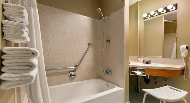 Трёхместный номер Standard Days Inn by Wyndham Nanaimo