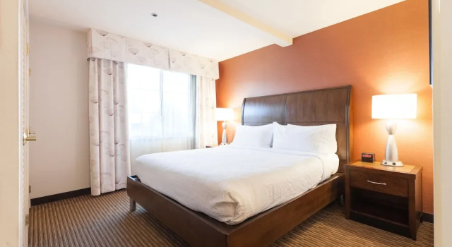 Hilton Garde Inn Palm Springs/rancho Mirage, Забронировать Отель Ранчо-Мираж Coachella Valley