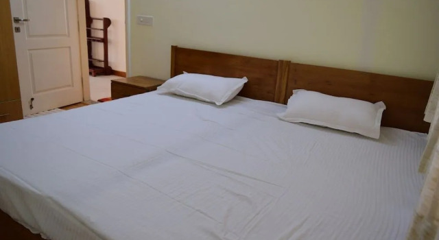 Vehomes Spacious Condo in Greater Noida