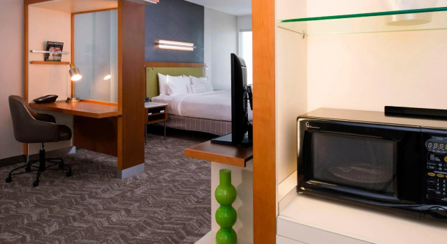 Четырёхместный люкс SpringHill Suites by Marriott Huntsville Downtown