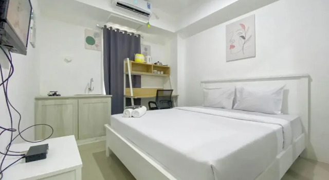 Modern Look And Homey Studio At 10Th Floor Paltrow City Apartment