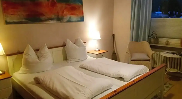 Strandhaus Edersee - Kaminzimmer, Seeblick, Badestrand, Seeterrasse, Забронировать Отель Отели Эдерзе 3 звезды, 3*