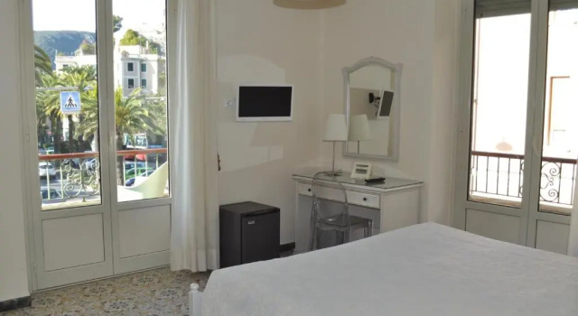 Двухместный номер Standard с балконом и с частичным видом на море Hotel Boncardo