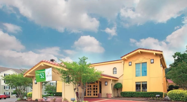 Days Inn & Suites Huntsville