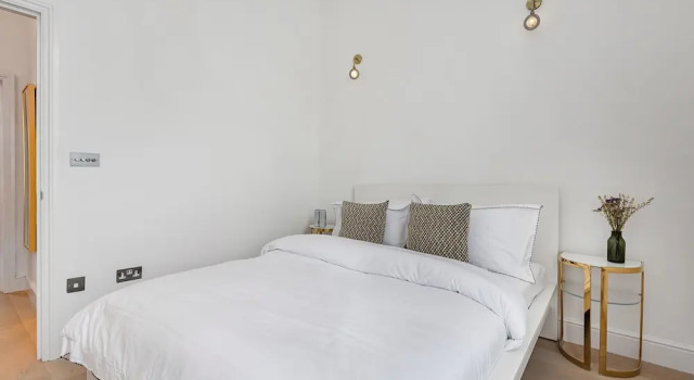 Lady on the Lane- 2 bed Primrose Hill - by Out of Office Lifestyle