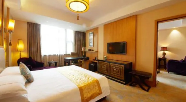 Люкс Deluxe Yuntianlou Holiday Royal Hotel