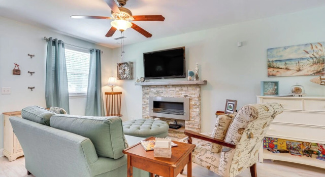 Коттедж Cozy Goose Creek Escape w/ Patio & Grill