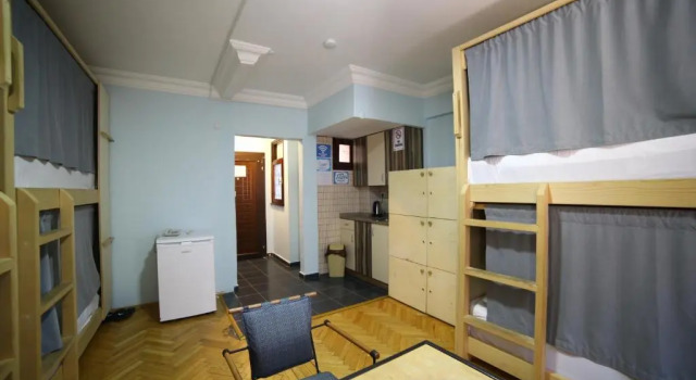 Кровать в общем номере YOLO Hostel