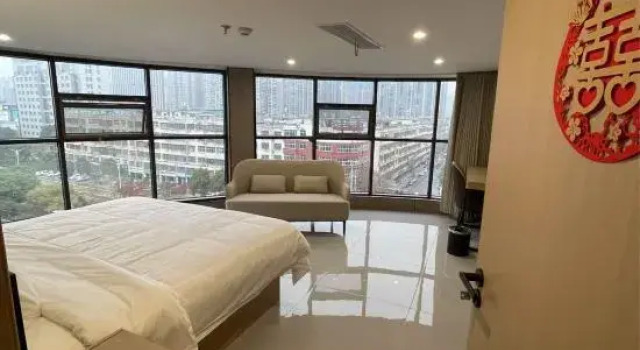 Люкс Business Home Inn Rui Bai · Cloud Hotel (Gushi County Phoenix Avenue)