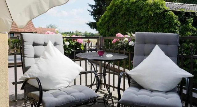 Номер Standard DAS KLEINE HOTEL IPHOFEN, klimatisierte Zimmer- 55" TV, TV mirroring, kleines Secret mit Garten & Terrassen, nahe aller VDP Weingüter, Hunde willkommen, fine dining, nahe KNAUF GIPS KG und KNAUF IT ConneKT