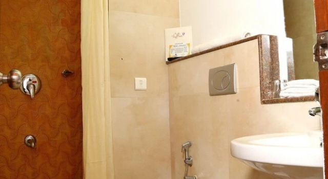 Номер Executive Srinivas Saffron Hotel