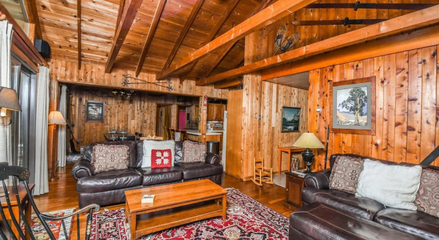 El Dorado, Book Hotel McHenry 